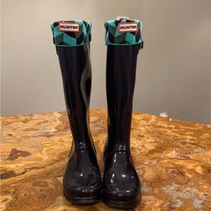 Women’s Navy blue tall Hunter rain boots.  Size 7/38